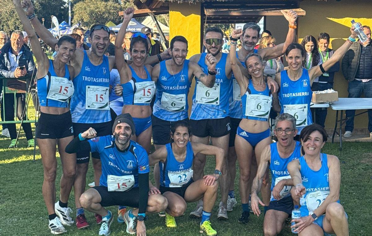 Representantes del club Trotasierra participantes en el Campeonato de Andalucía de campo a través.