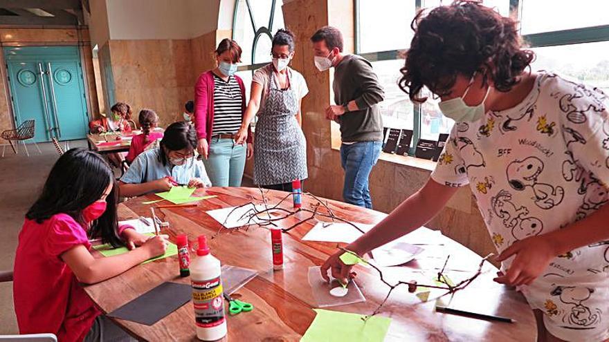 Participantes en uno de los talleres del programa municipal.   | // FDV