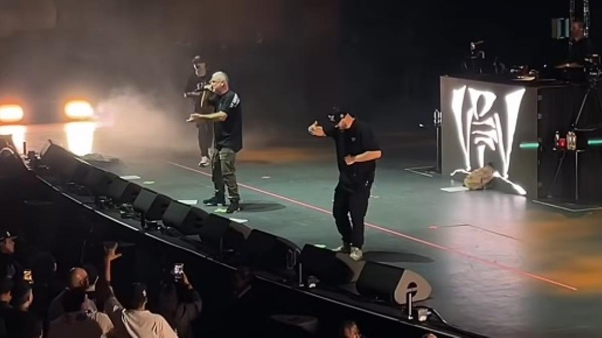 Kase.O reúne a los cuatro Violadores del Verso sobre un escenario en Ciudad de México.