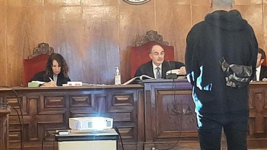 El condenado por violar a una menor tutelada, durante el juicio celebrado en la Audiencia.