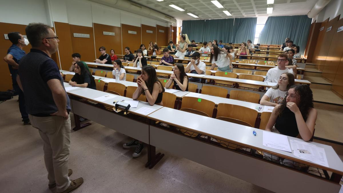 Primer día de exámenes de Selectividad en la UA