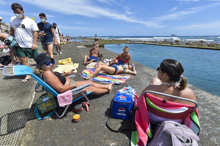 Jueves Santo en playas de la capital grancanaria