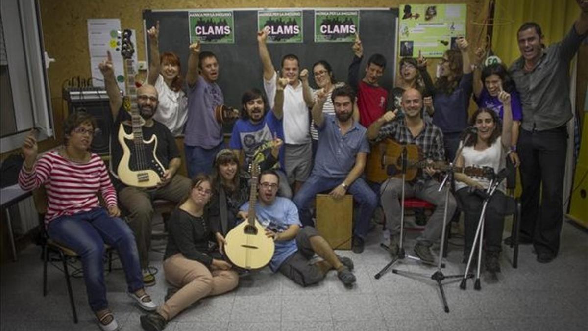 Clams, la semana pasada en la escuela del Guinardó en la que ensayan.