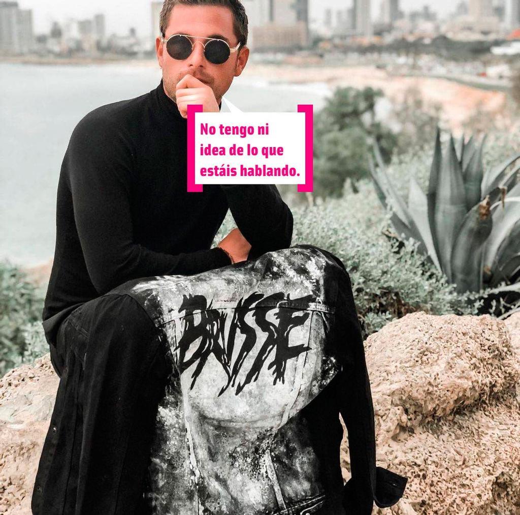 TOm Brusse posando para Instagram con un 'total black look'