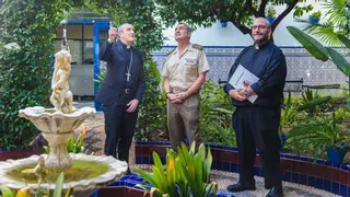 El subdelegado de Defensa recibe al obispo de Córdoba, Jesús Fernández, en su primera visita institucional