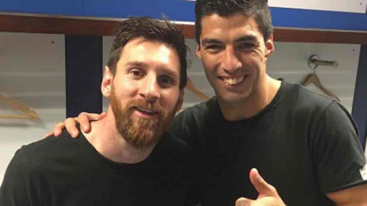 Luis Suárez felicitó a Messi Luis Suárez felicitó a Messi