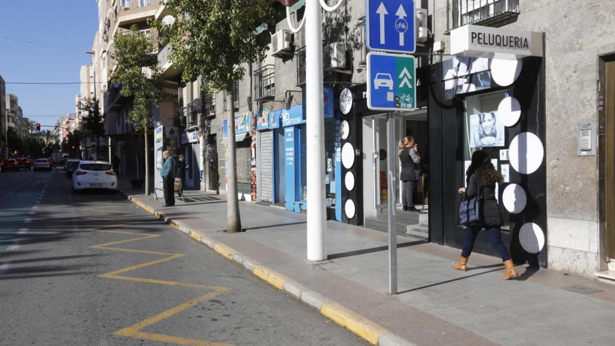 La calle Diagonal de Elche, donde se produjo el robo con violencia