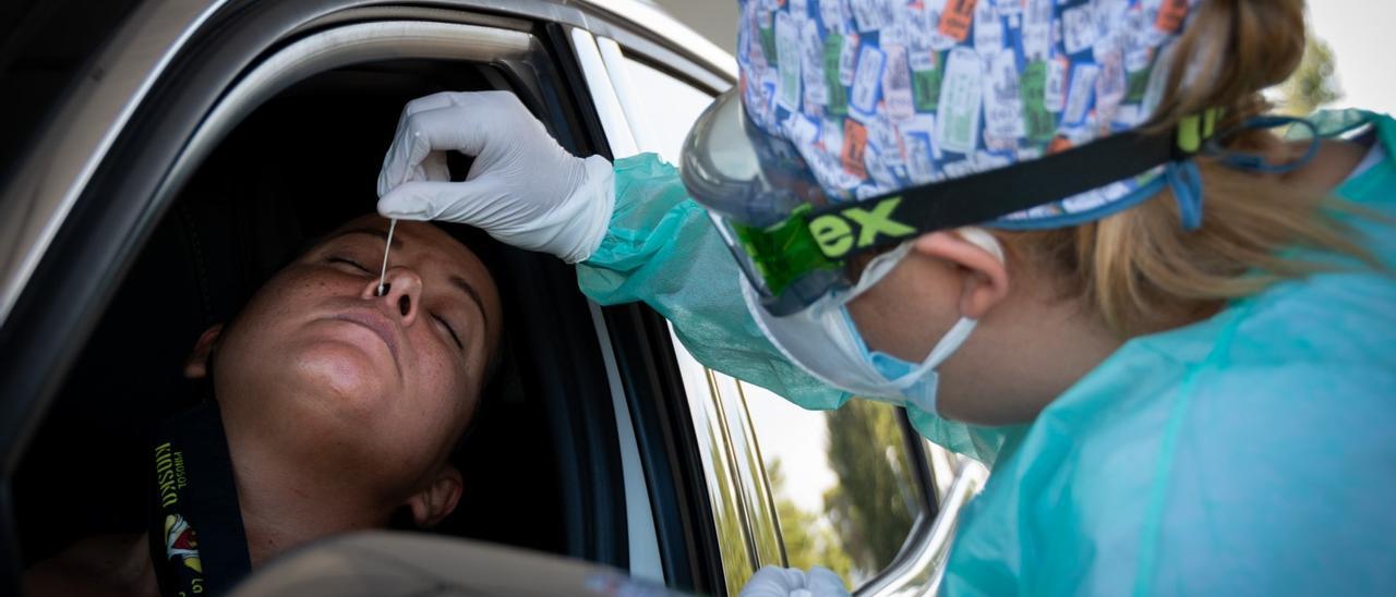 Una prueba para la PCR en el hospital de Dénia