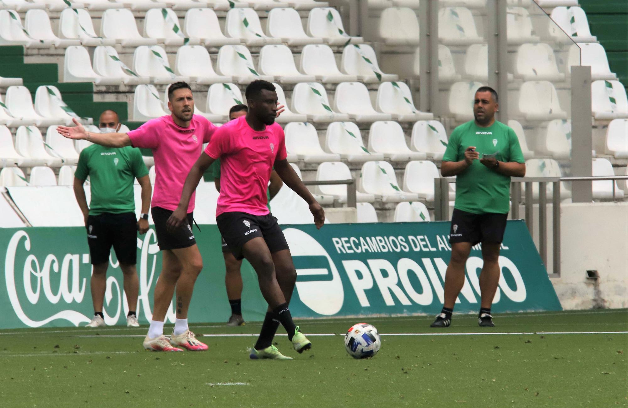 Entrenamiento del Córdoba CF tras el descenso a Segunda RFEF