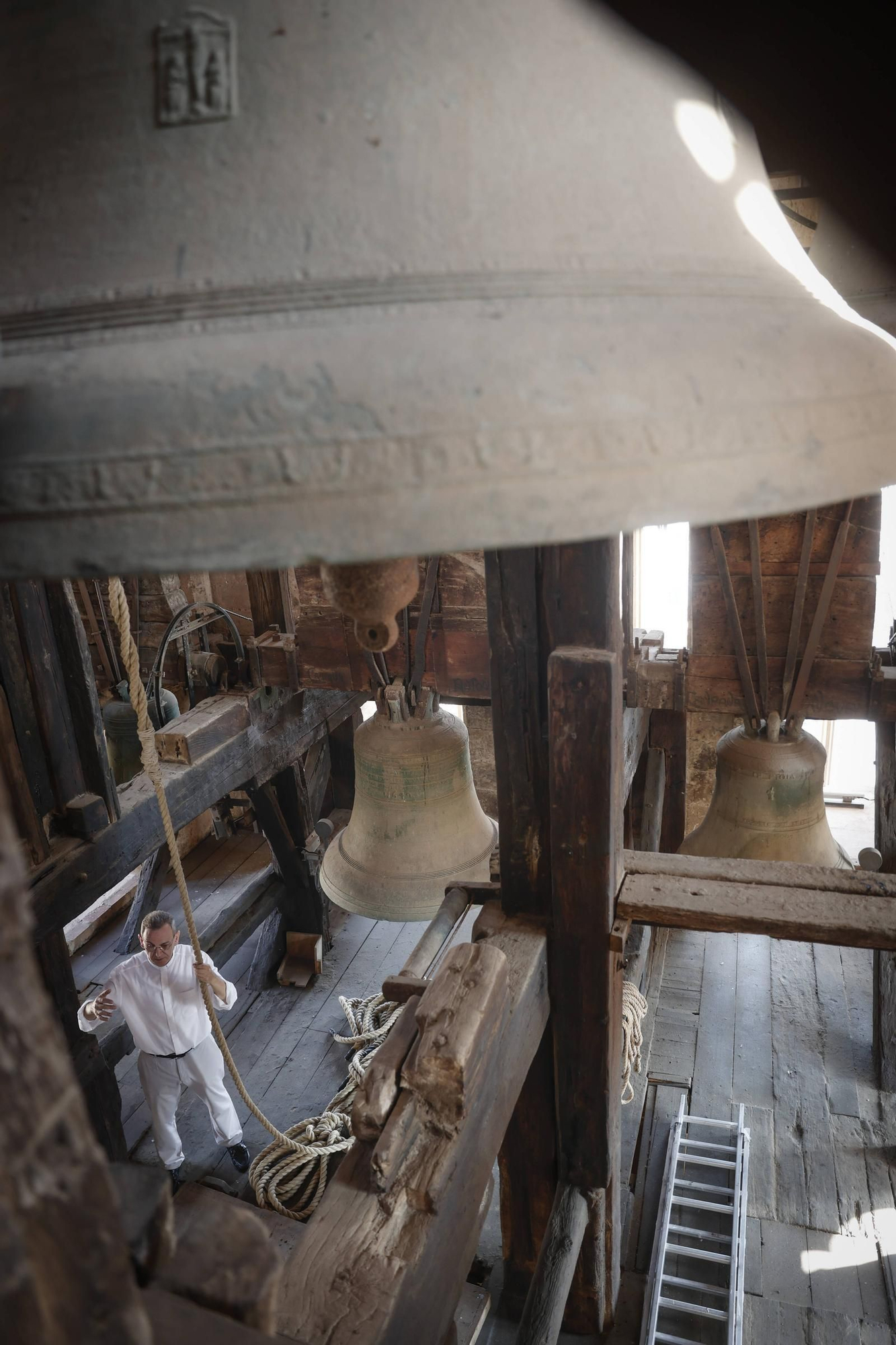 Así es la torre del campanario donde se encuentra N'Aloi.