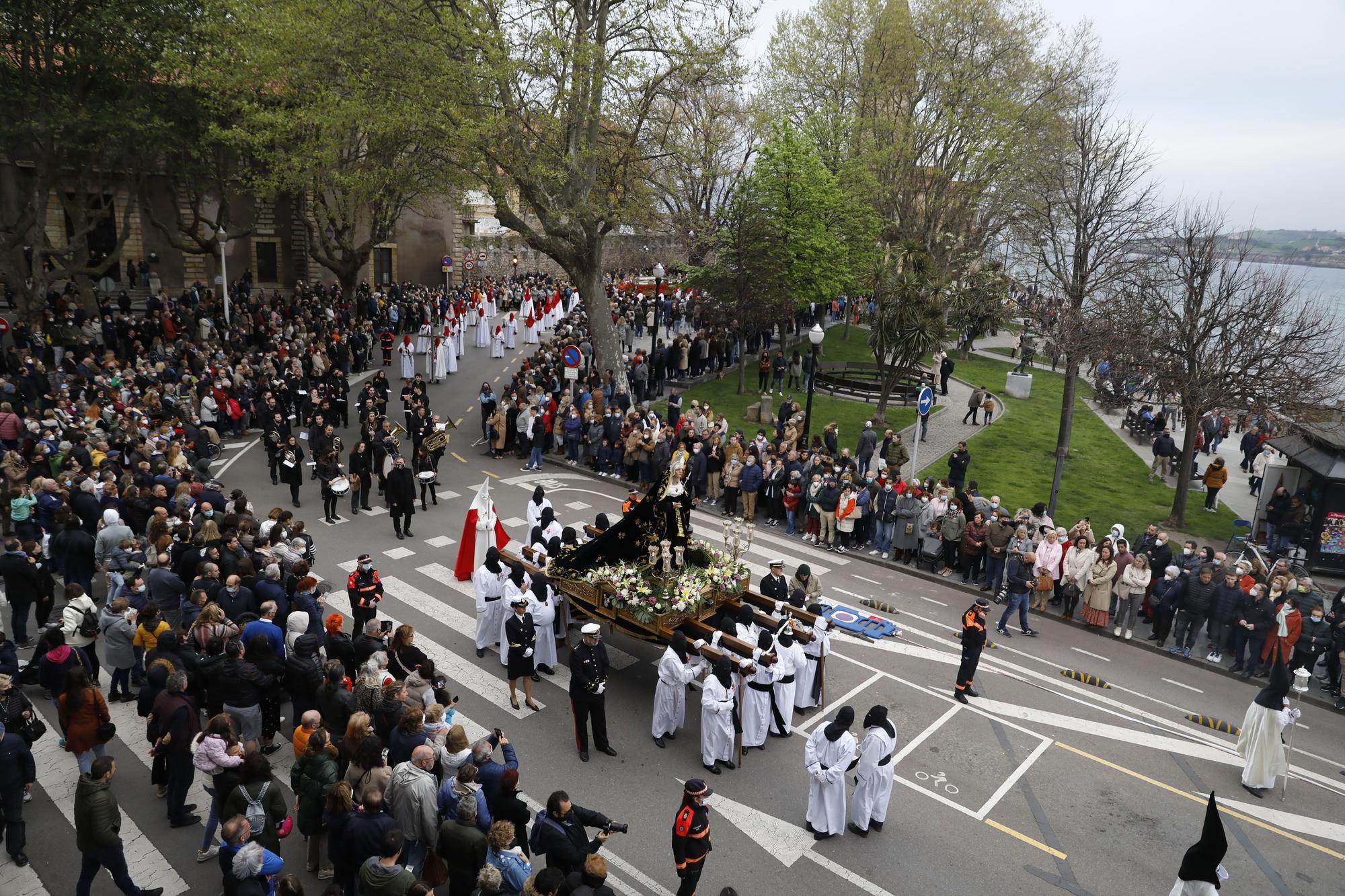 En imágenes: La procesión del Viernes Santo en Gijón