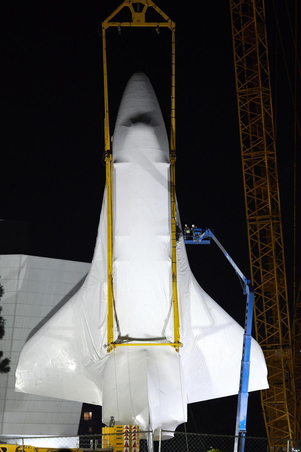 El transbordador Endeavour se instala en California para ser expuesto