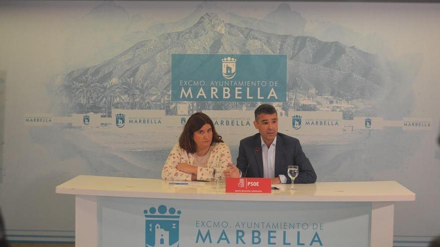 Los concejales del PSOE Blanca Fernández y José Bernal.
