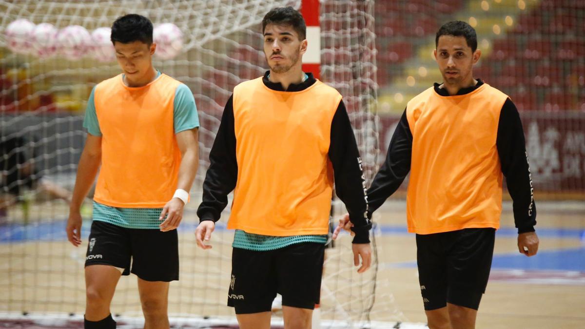 El japonés Shimizu y los brasileños Perin y Caio en una sesión de entrenamiento en Vista Alegre.