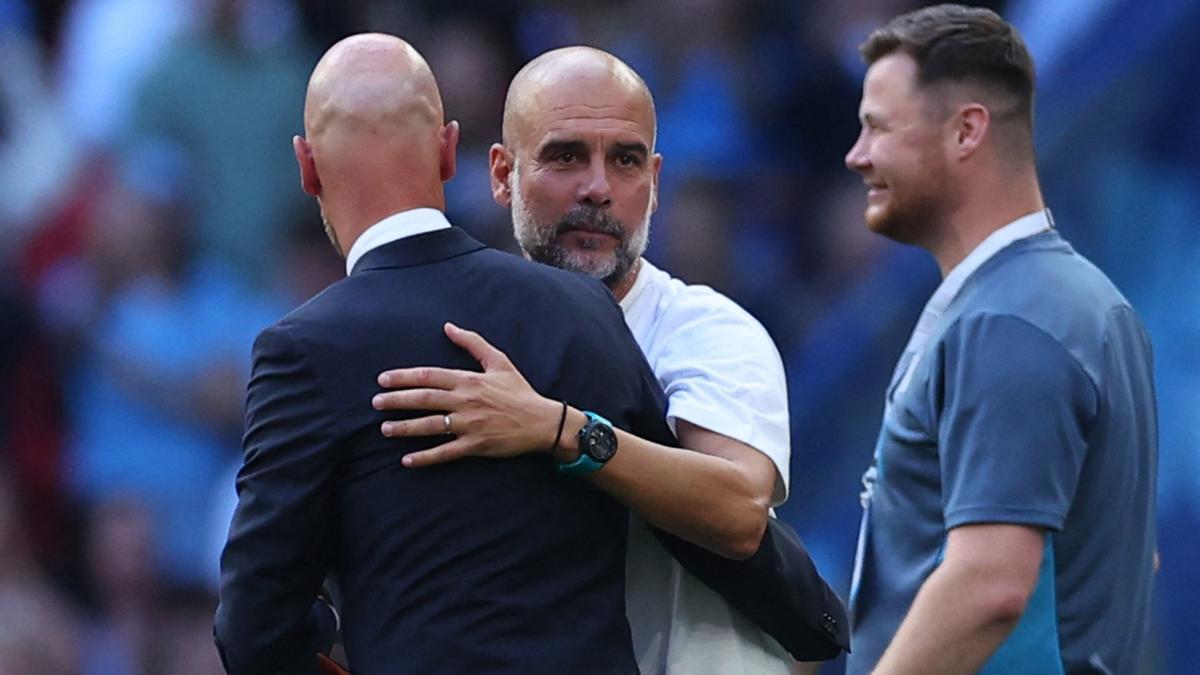 Pep Guardiola saluda a Erik ten Hag al final del encuentro.