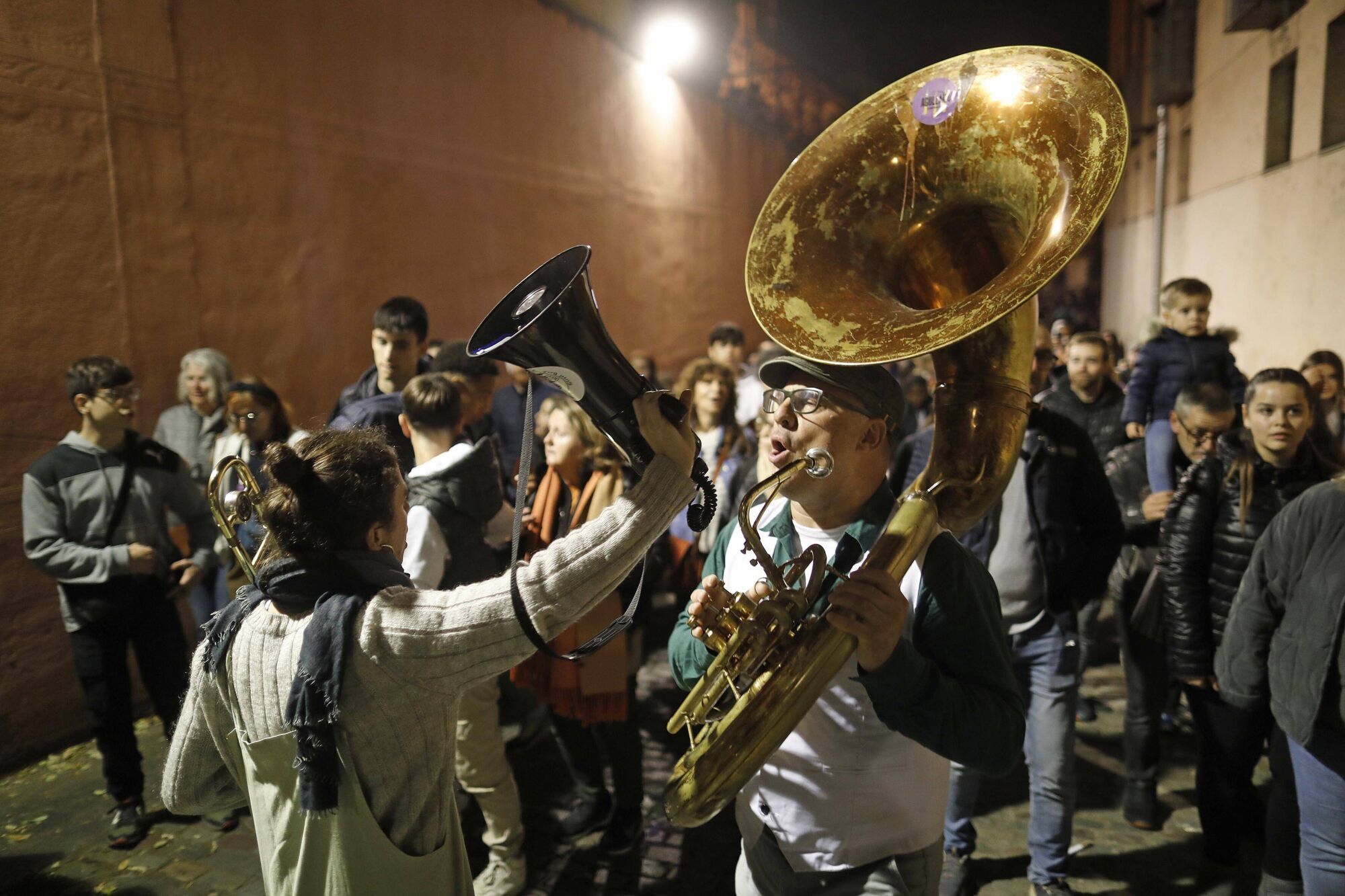 Girona. Plaça de Jacint Verdaguer. Cercavila La negra nit 2025.