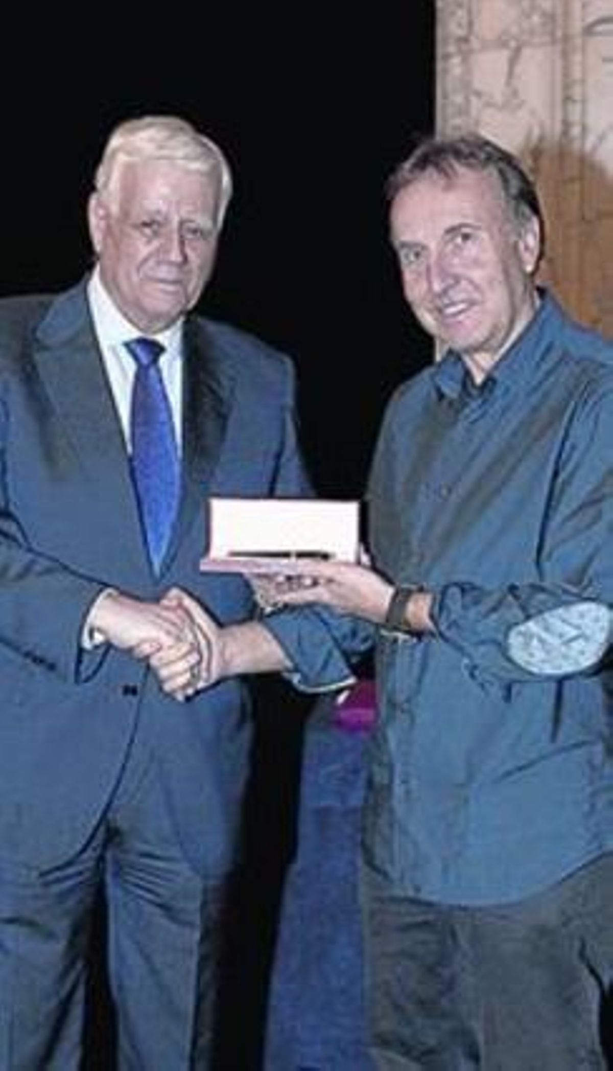 Armengol amb el premi, ahir. Armengol amb el premi, ahir.