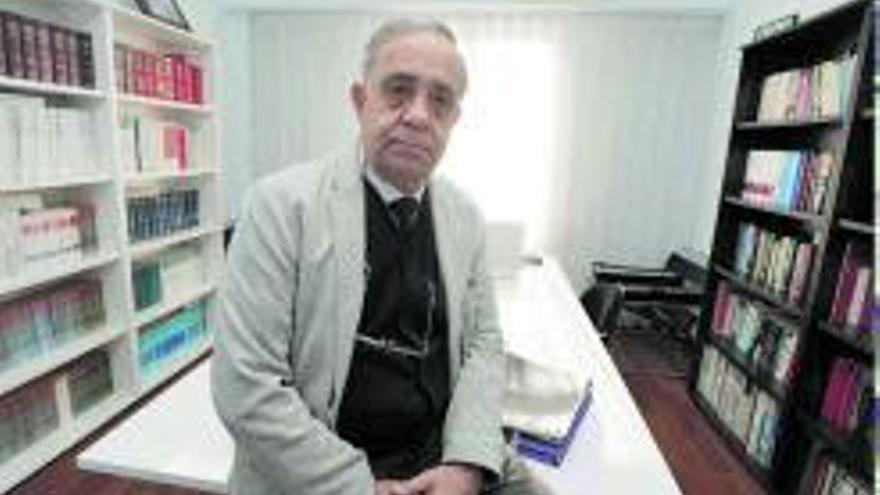 El abogado Agustín Arenas, en su despacho en València. JM LÓPEZ