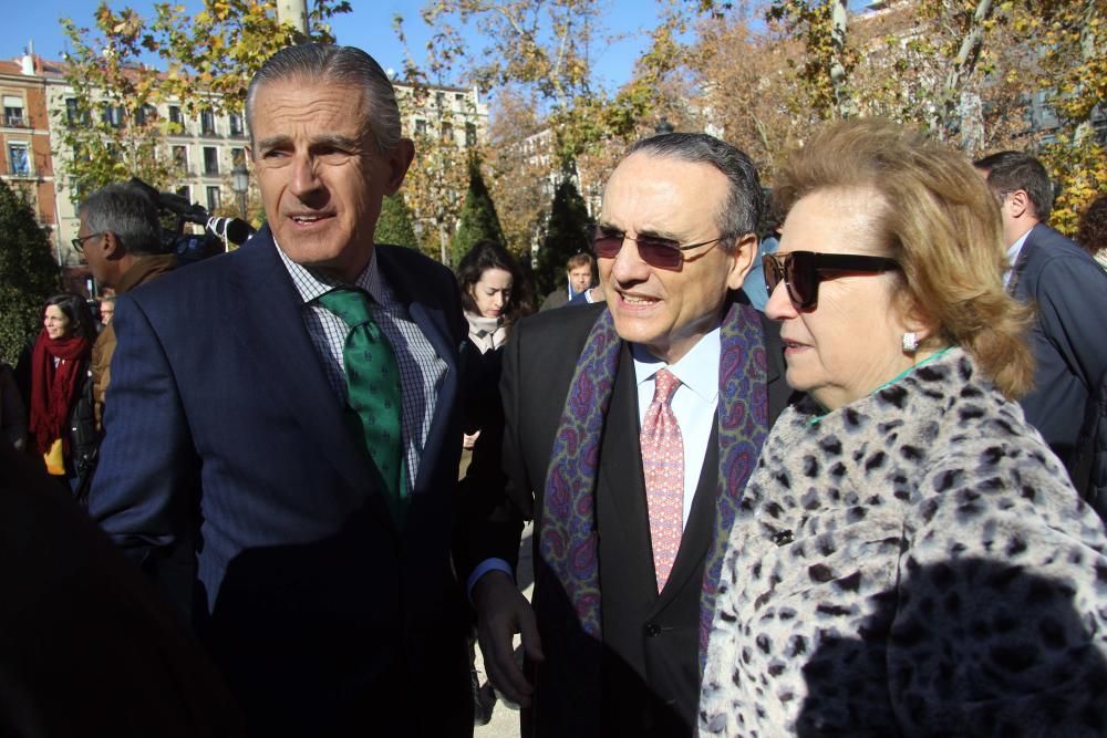 Javier Moll, presidente de Prensa Ibérica, junto a su esposa, Arantza Sarasola.