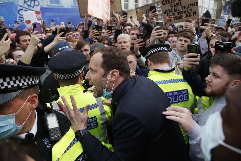 Manifestaciones en Stamford Bridge de los aficionados del Chelsea contra la Superliga