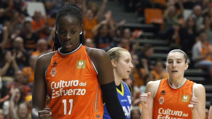 Awa Fam se crece en la despedida del la Liga Regular de La Fonteta