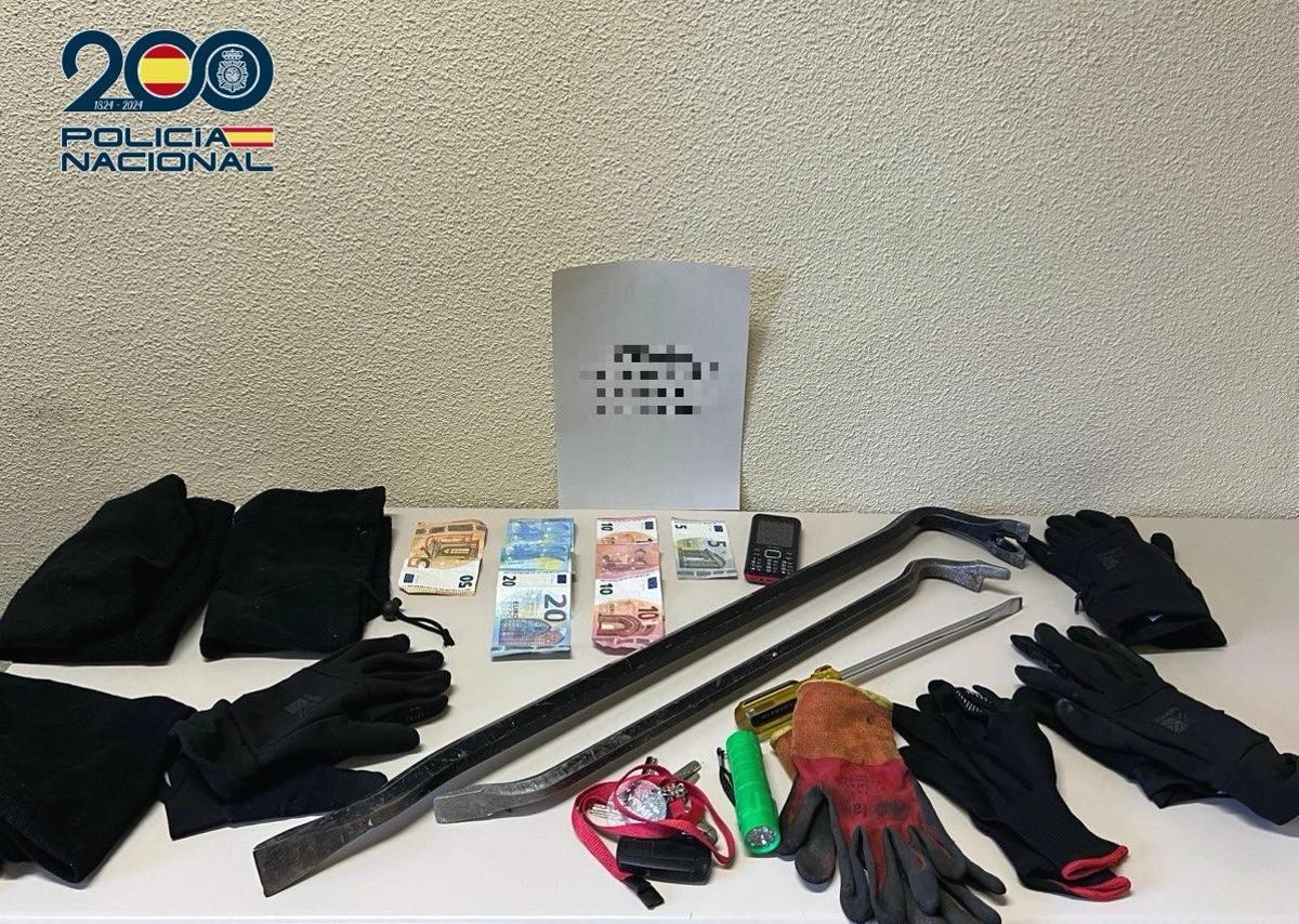 Utensilios utilizados por los ladrones para perpetrar el robo.