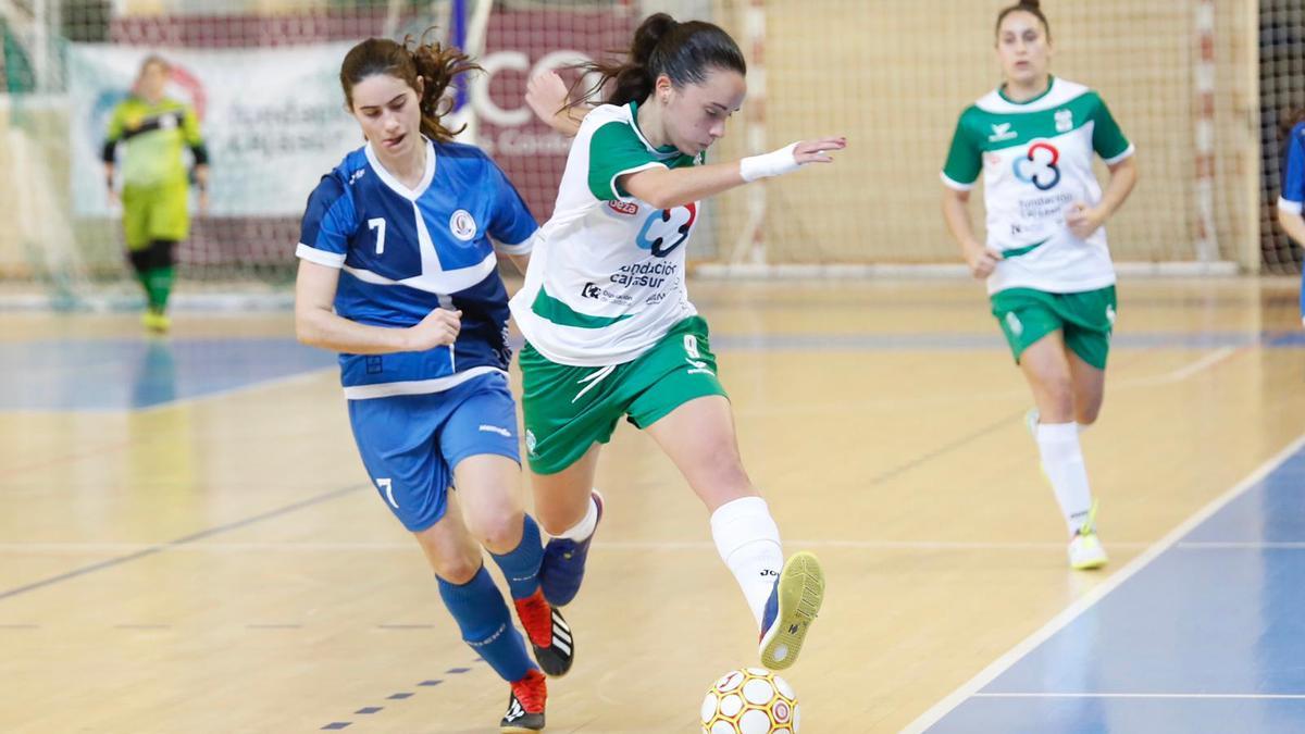 Marixu Romero controla el balón en un encuentro de la pasada temporada.