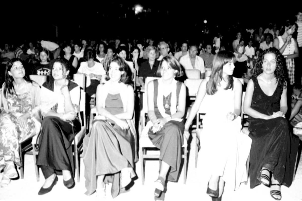 Corte de Honor de la Reina de las Fiestas del Vedat de 1996. Corte de Honor de la Reina de las Fiestas del Vedat de 1996.