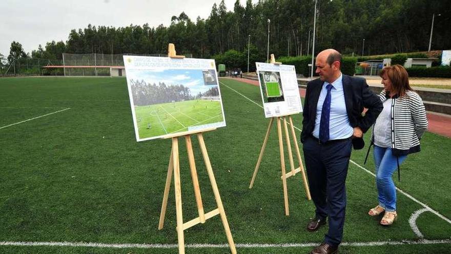 Campo de fútbol de A Toxa, en Meaño, cuyas obras se inician la semana entrante. // Iñaki Abella