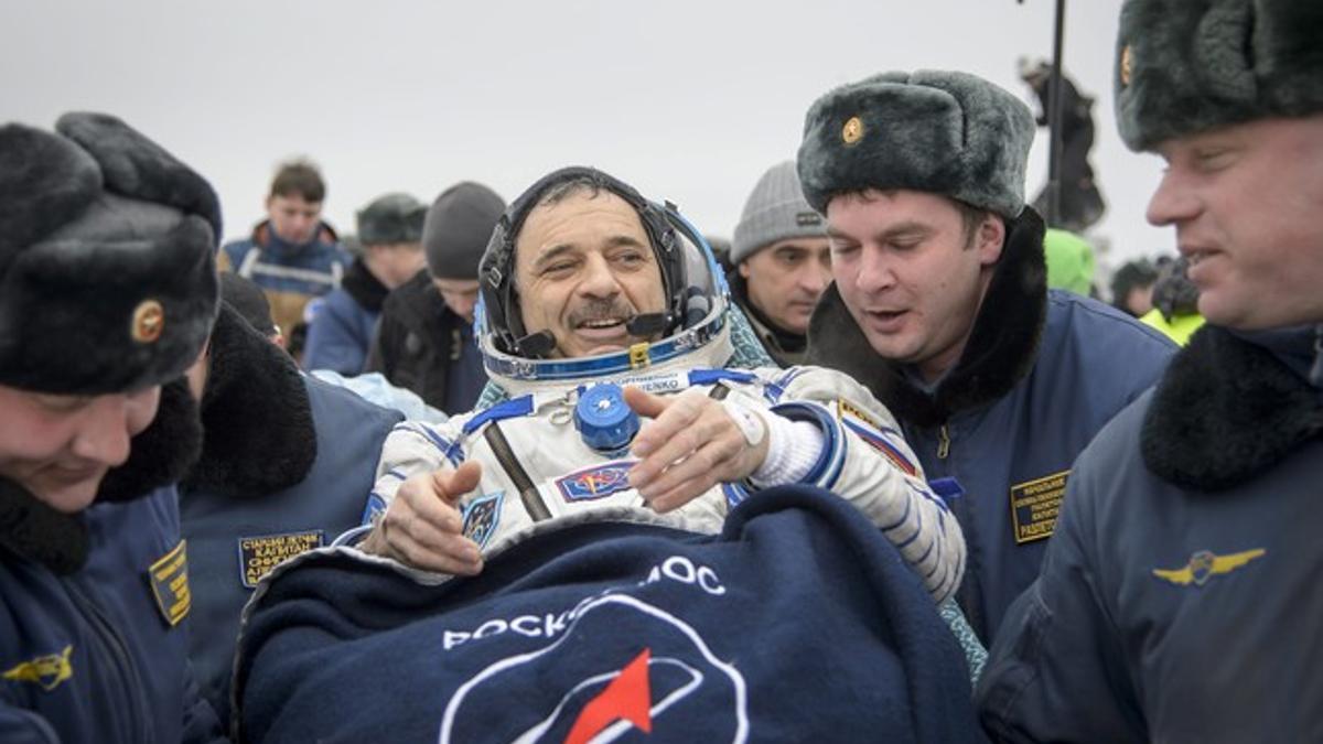 VUELVEN A LA TIERRA LOS DOS ASTRONAUTAS QUE LLEVAN UN AÑO EN EL ESPACIO