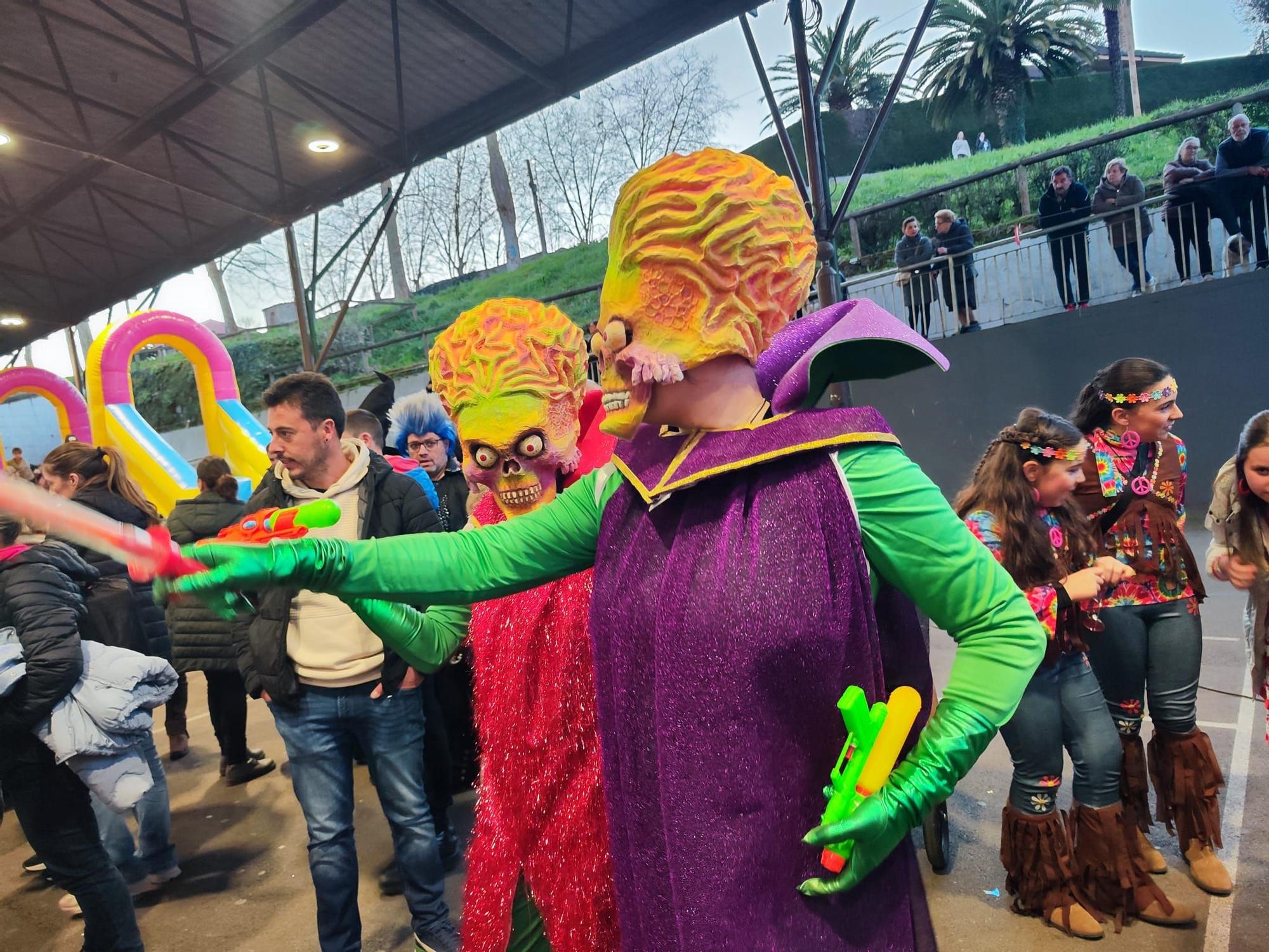 Todas las imágenes del concurso de disfraces de Grado: así fue la gran fiesta en El Frontón