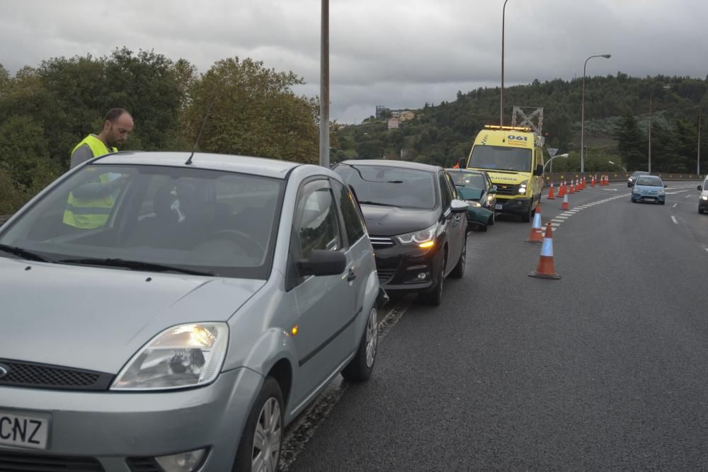 Accidente en la AP-9 por un coche que circulaba en