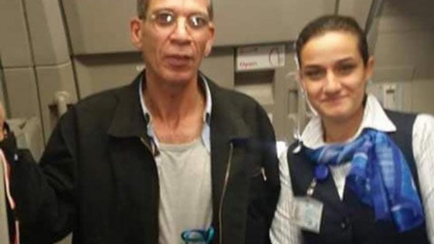 Una azafata también se hizo un selfi con el secuestrador de EgyptAir
