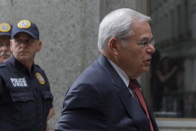 El senador estadounidense Bob Menéndez es declarado culpable de 16 cargos de corrupción