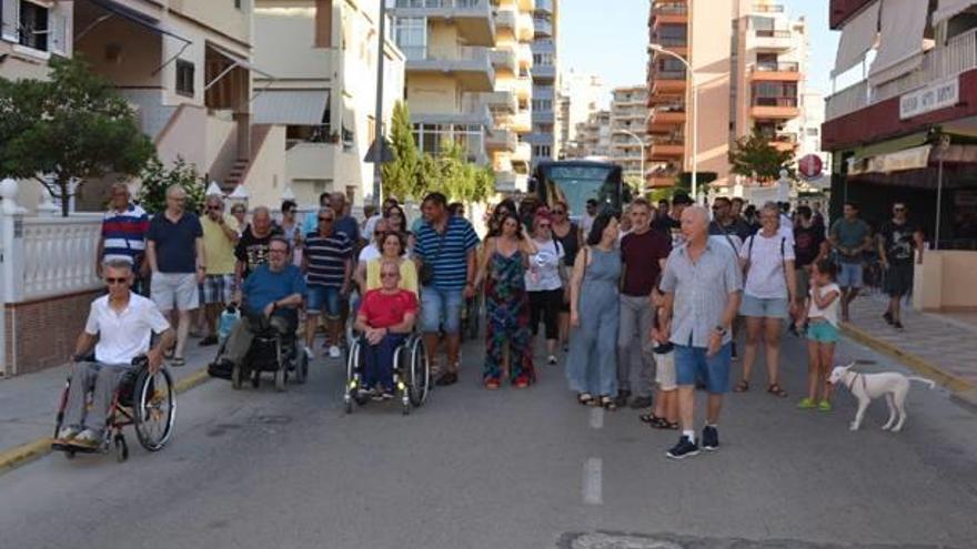 Nueva protesta de Valldigna Accesible por barreras arquitectónicas en la playa