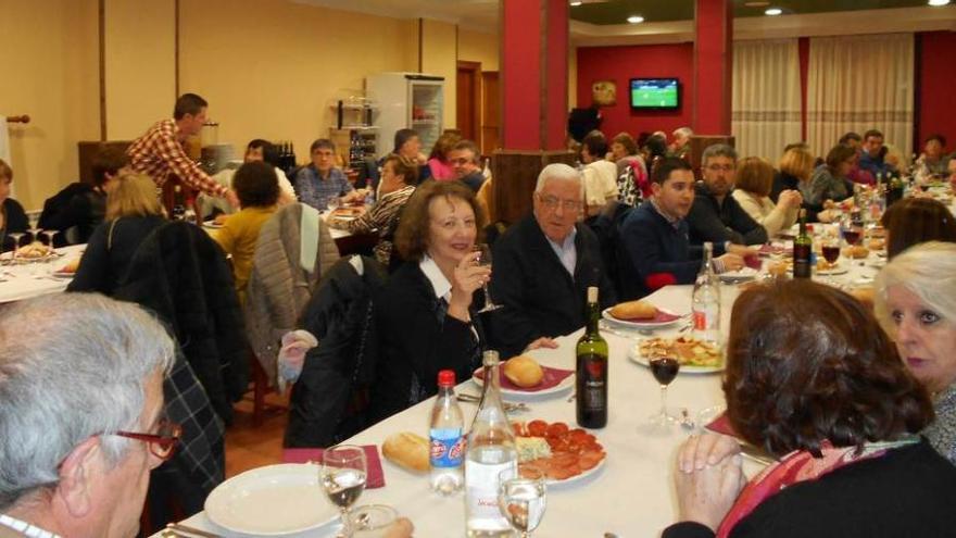 Benia celebra una cena a beneficio de las fiestas de Castru