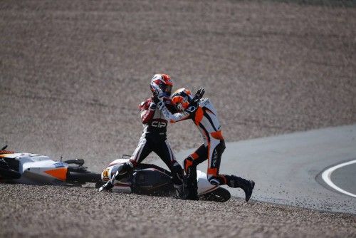 Pelea a puñetazos en Moto3