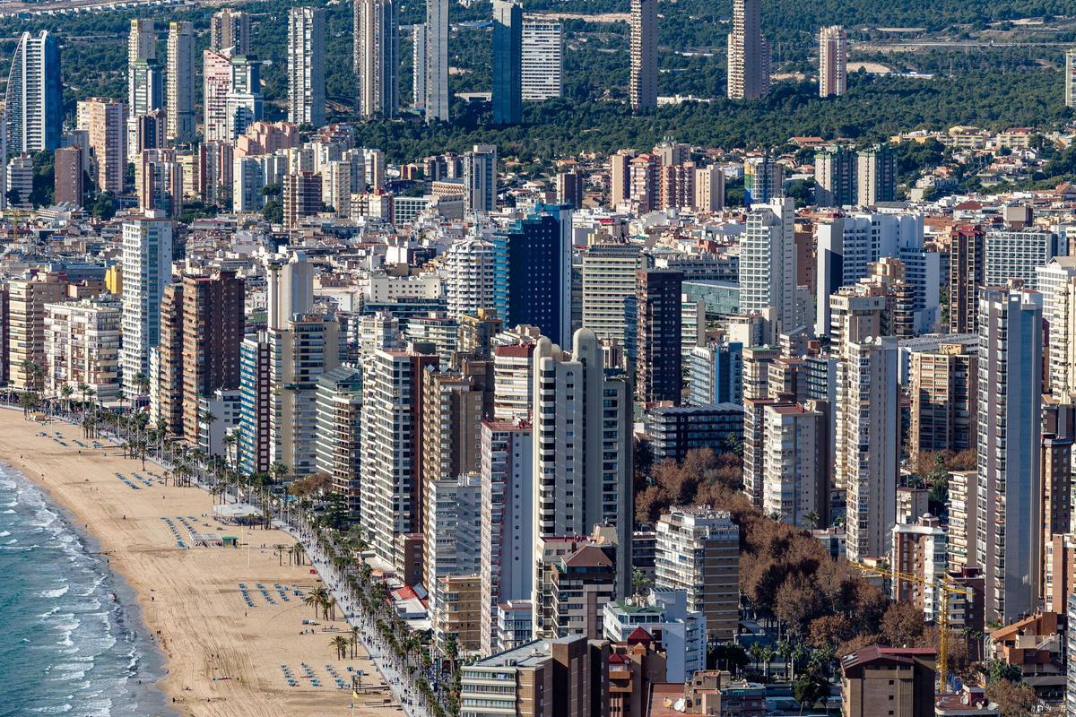 ERPV cuestiona el monocultivo turístico y los desmesurados beneficios empresariales.