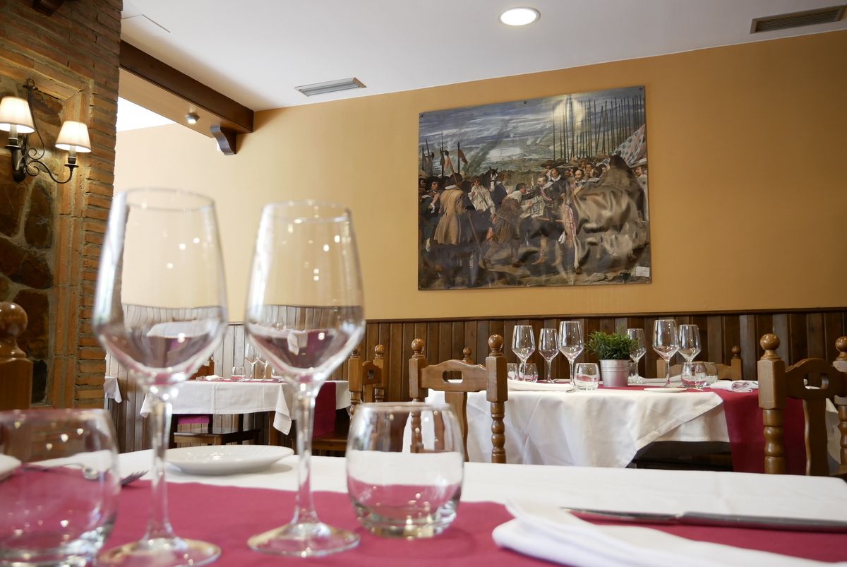 En imágenes | Ambrosio y Justino, el restaurante de Zaragoza que ha heredado los bocadillos de El Siberiano