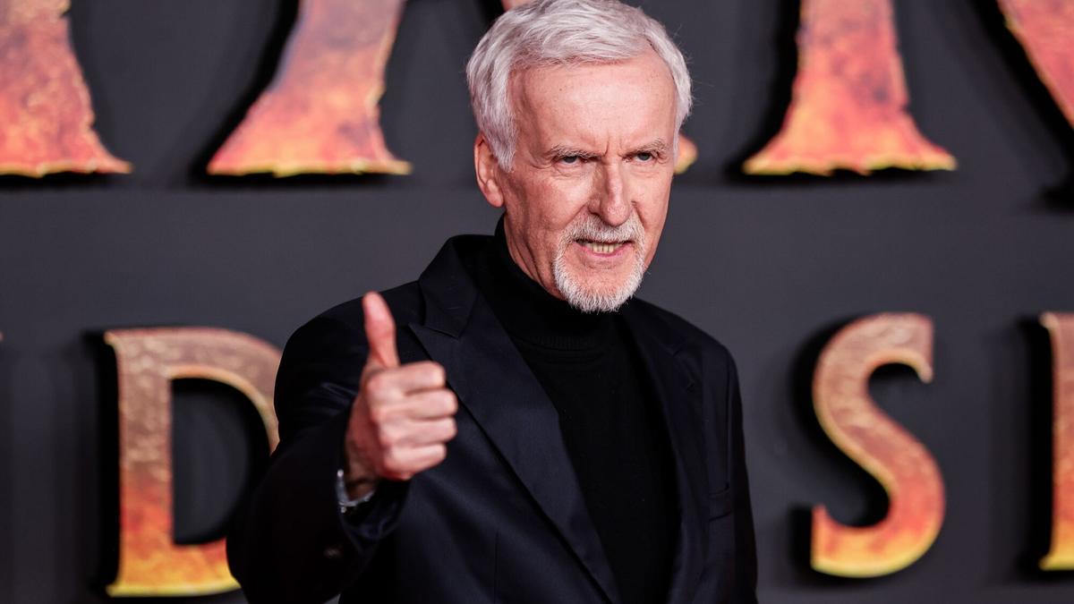 El director de cine canadiense James Cameron en la première europea de 'Avatar: Fuego y cenizas' en París.