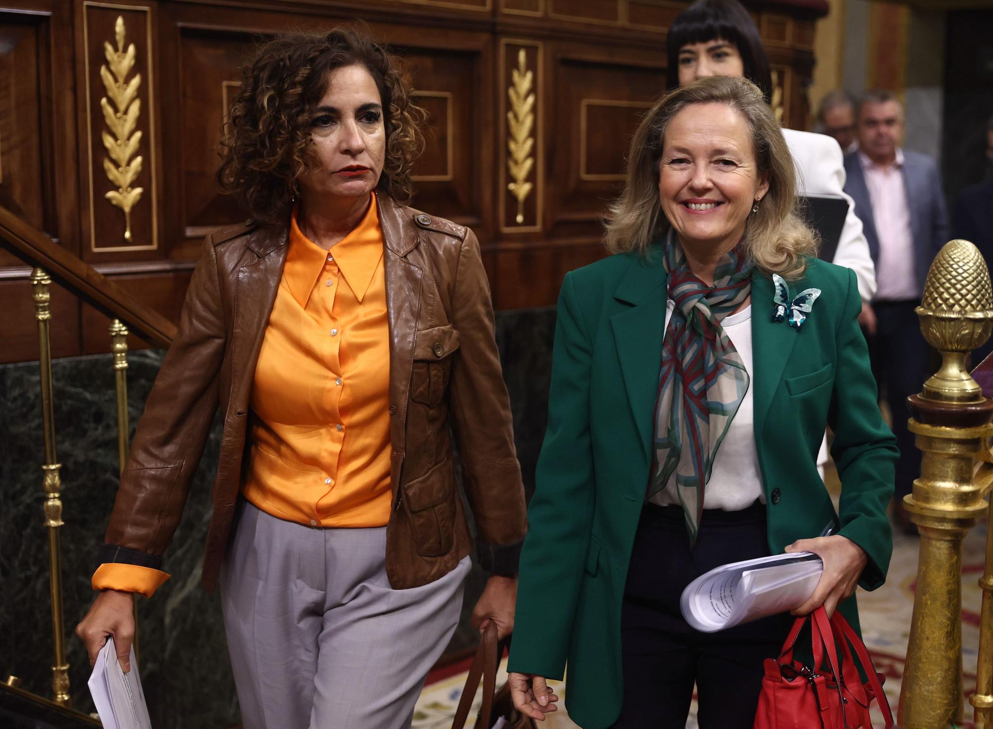 María Jesús Montero y Nadia Calviño, en el Congreso de los Diputados.