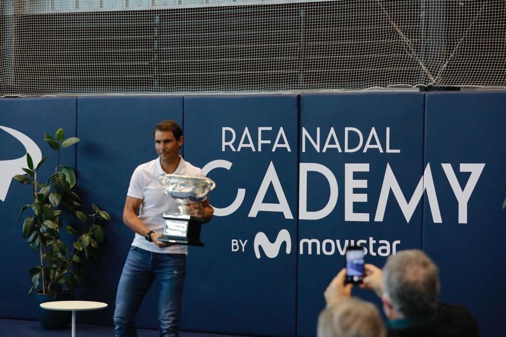 Rafa Nadal con su 21 Grand Slam en su academia de Manacor