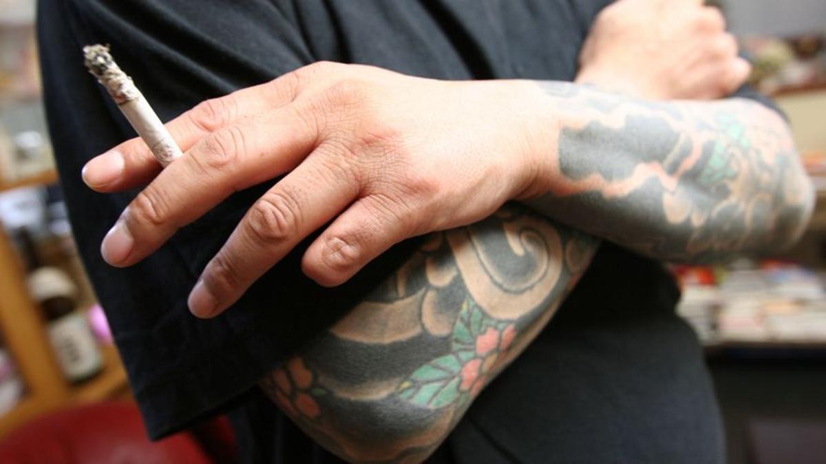 Detalle del brazo tatuado de un miembro retirado de los 'yakuza'.