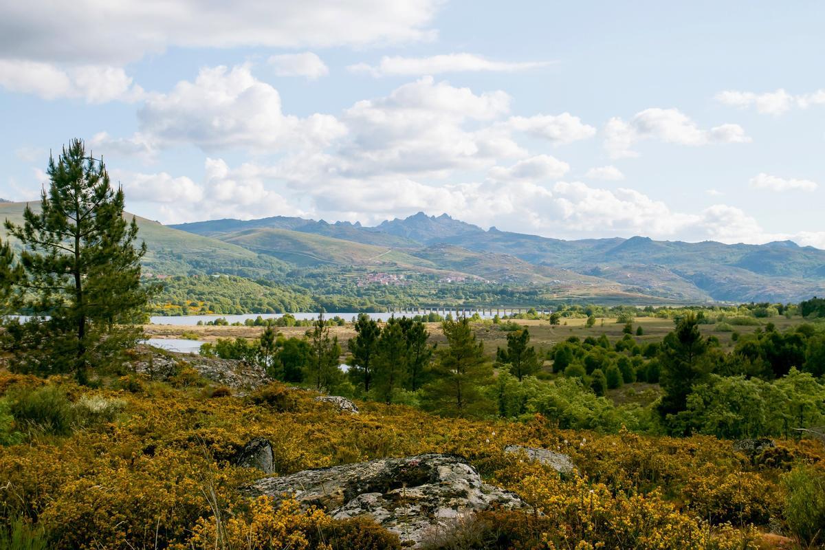Entre valles, prados y montañas se abre paso uno de los paisajes más bonitos de Galicia