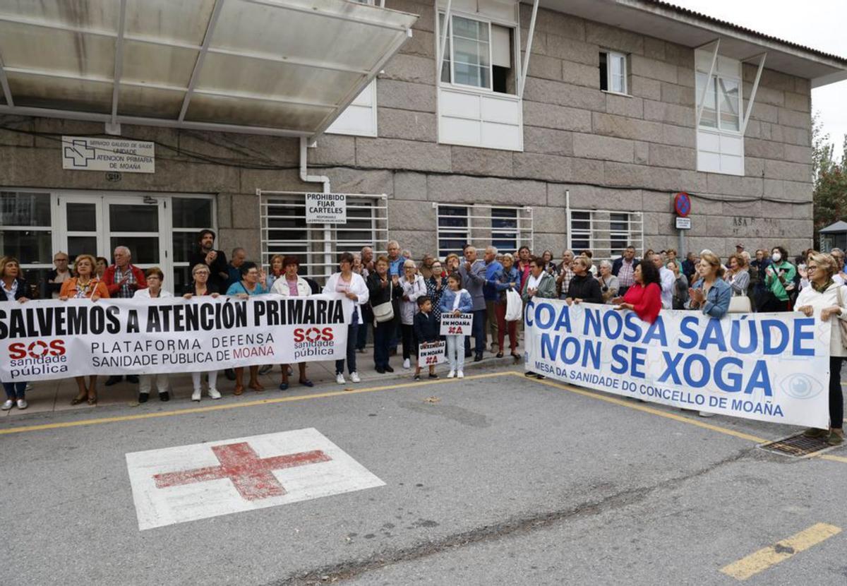 Ambulancia de Moaña en la zona de O Rosal en donde tiene la base el 061. | Gonzalo Núñez