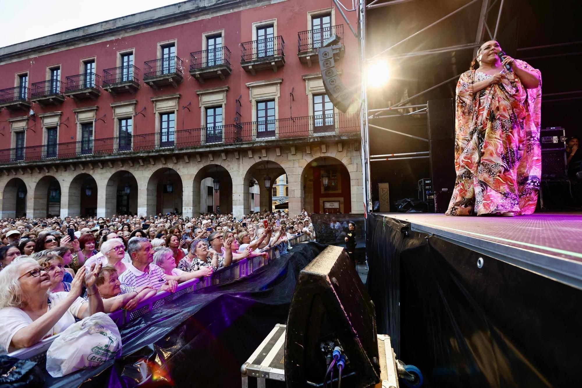 Así fue la actuación de Falete en Gijón, en imágenes