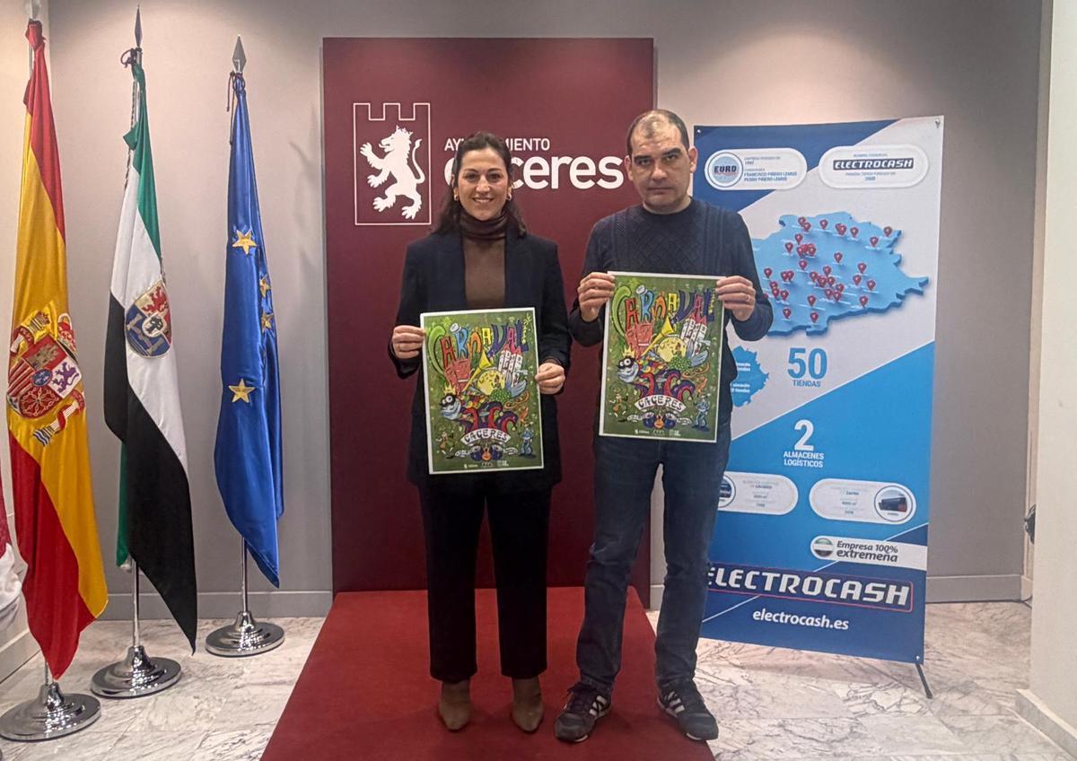 Presentación del Carnaval 2026 en la sala de prensa del Ayuntamiento de Cáceres.