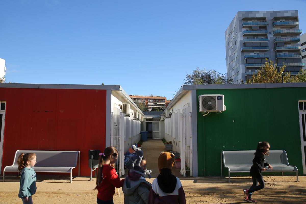 La escola Paco Candel de LHospitalet dicen basta tras 12 años en barracones