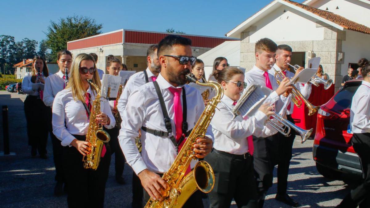 Banda de Música de Ribadumia durante la procesión.