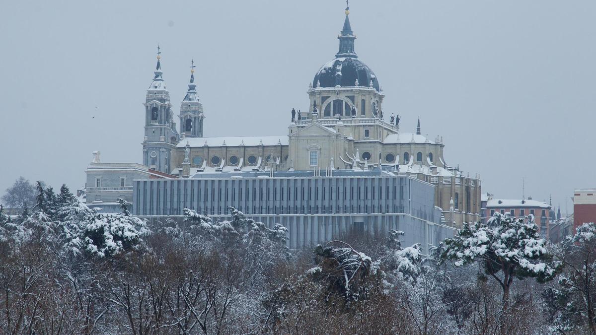 Catedral de la Almudena durante la gran nevada provocada por la borrasca ‘Filomena’, el 9 de enero de 2021.